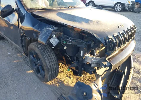 2018 Jeep Cherokee Latitude Fwd из США, поврежденный, VIN 1C4PJLCBXJD519092